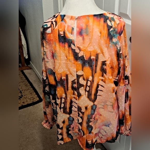 NWT Torrid Plus Size Chiffon Clip Dot Blouse  Size 0 - Picture 3 of 10